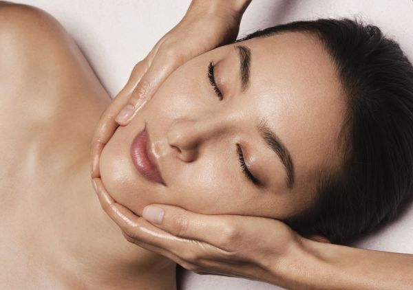 Soin Expert Jeunesse by Clarins - 60 minutes