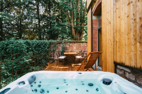 Domaine Bohème jacuzzi privatif Guebwiller, Séjour duo avec jacuzzi privatif