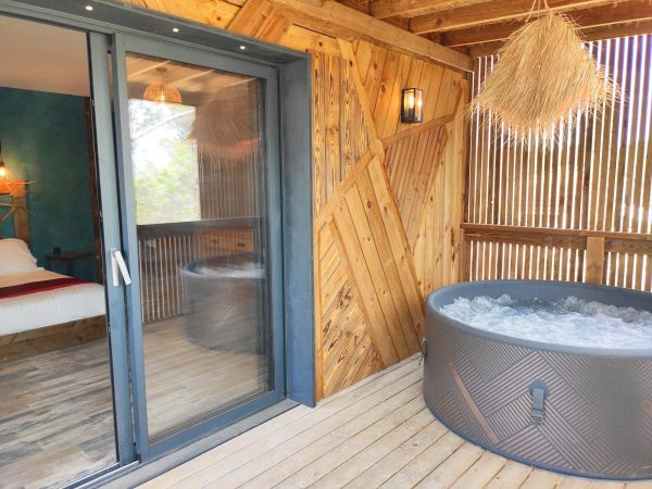 Nuit d'été en Cabane jacuzzi privé